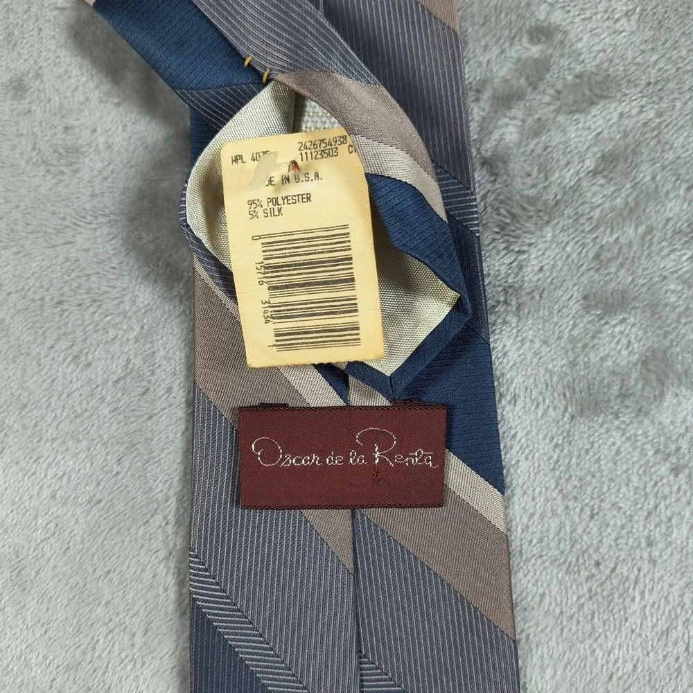 Vintage Oscar De La Renta Tie Mens 55.5x3.25 Blue Striped Luxury Designer New
